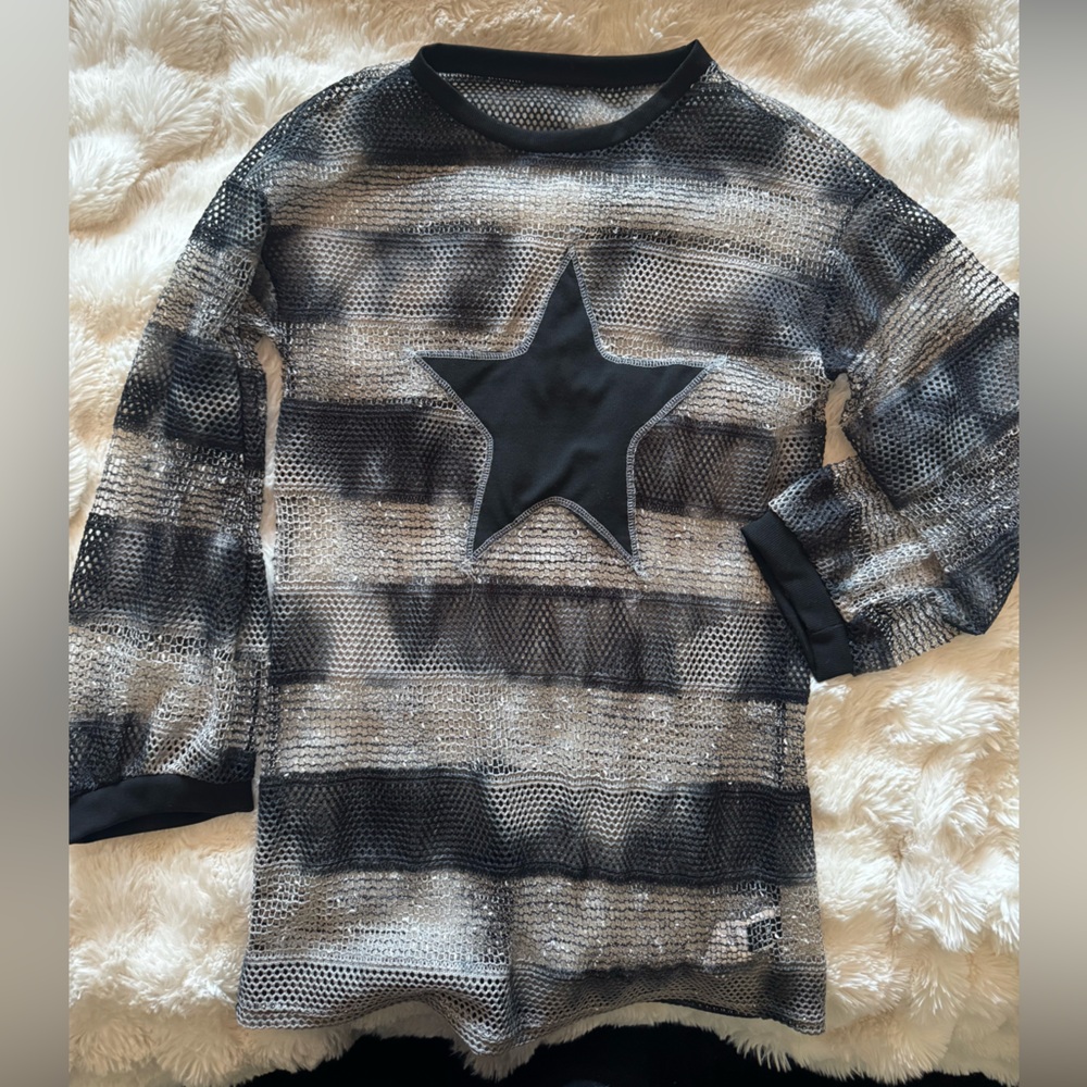 SHEIN Gray and Black Knit Sweater with Star Design